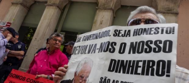 Emigrantes causaram problemas em uma manifestação. Emigrantes causaram problemas em uma manifestação.