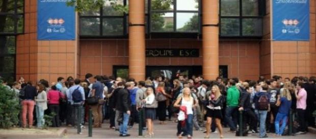 Une rentrée universitaire 2015 toujours plus chère Une rentrée universitaire 2015 toujours plus chère