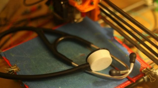 Lo stetoscopio fatto con la stampante 3D