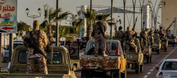 Forze militari jihadiste a Sirte, foto ABC. Forze militari jihadiste a Sirte, foto ABC.