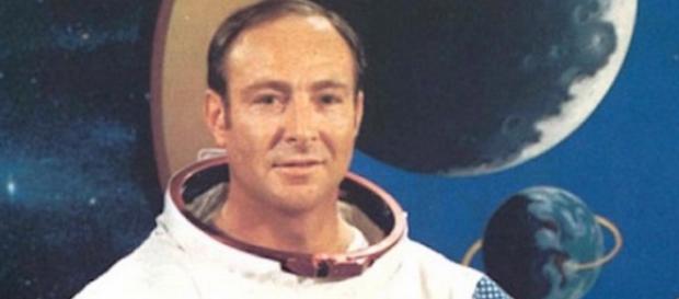Un astronaut american face dezvaluiri Un astronaut american face dezvaluiri