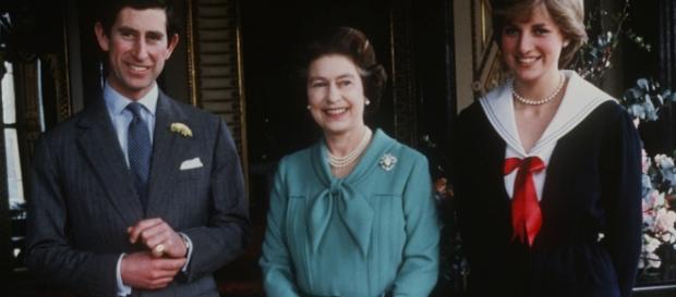 Da sinistra a destra: Carlo, Elisabetta e Diana Da sinistra a destra: Carlo, Elisabetta e Diana