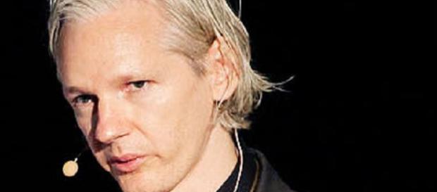 Julian está refugiado en la embajada de Ecuador Julian está refugiado en la embajada de Ecuador