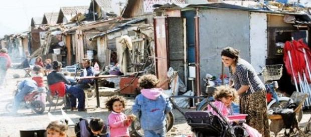 Rromi în mahalaua Samaritean din Paris Rromi în mahalaua Samaritean din Paris