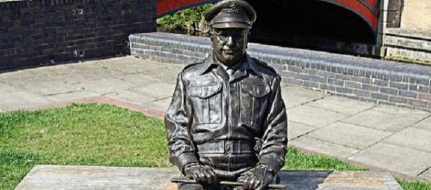 Stature of Captain Mainwaring in Thetford Stature of Captain Mainwaring in Thetford