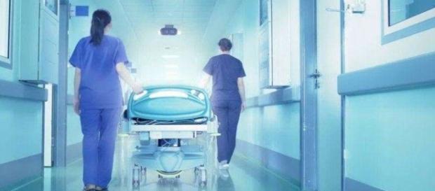 Bambina morta nascosta in valigia,madre indagata. Bambina morta nascosta in valigia,madre indagata.