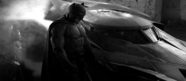 Batman a murit intr-un accident de masina Batman a murit intr-un accident de masina