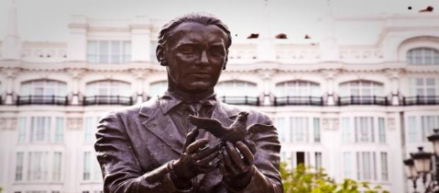 Estatua de Federico García Lorca en Madrid. Estatua de Federico García Lorca en Madrid.