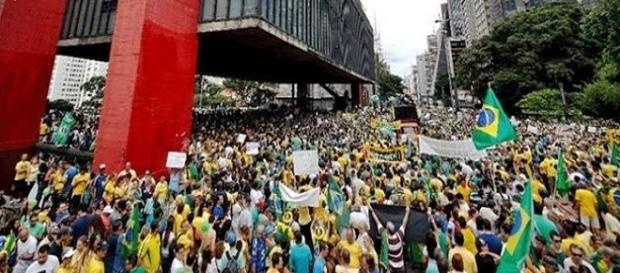 Governo enfrenta mais uma manifestação popular Governo enfrenta mais uma manifestação popular