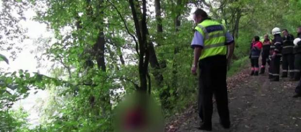 Tânăra s-a spânzurat în pădure Tânăra s-a spânzurat în pădure