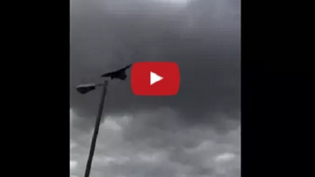 Avvistamento UFO in volo (NewsWorldWide/YouTube)