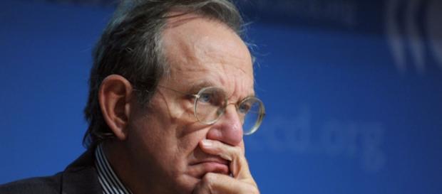 Il ministro dell'Economia Padoan Il ministro dell'Economia Padoan
