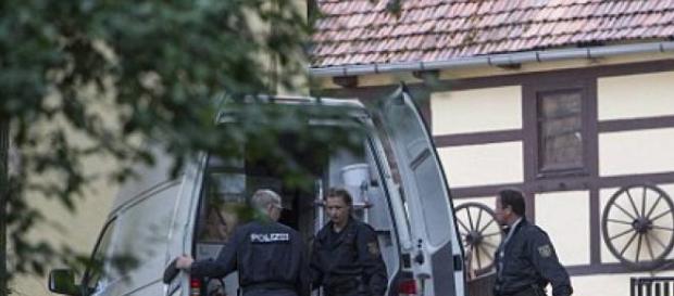 Tânăra a fost găsită în curtea unei ferme Tânăra a fost găsită în curtea unei ferme
