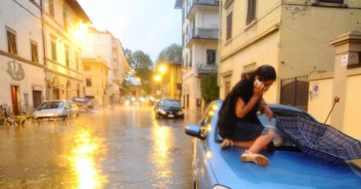 Violento nubifragio a Firenze ferrovie in tilt