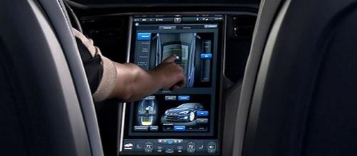 Los autos Tesla cuentan con un panel de control