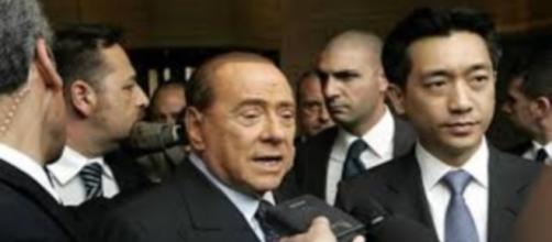 Mr. Bee Taechabol e Berlusconi