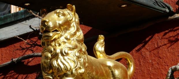 Estatua del León de Oro en Venecia Estatua del León de Oro en Venecia