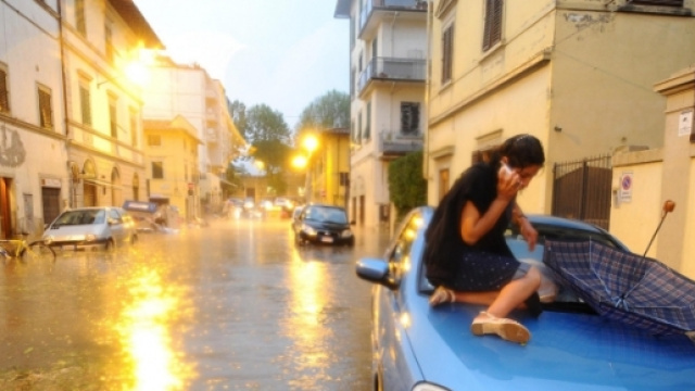 Un'immagine del nubifragio che ha colpito Firenze