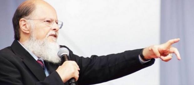 Edir Macedo faz discurso a favor dos gays Edir Macedo faz discurso a favor dos gays