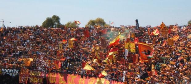 I tifosi del Lecce sono vicini alla squadra. I tifosi del Lecce sono vicini alla squadra.