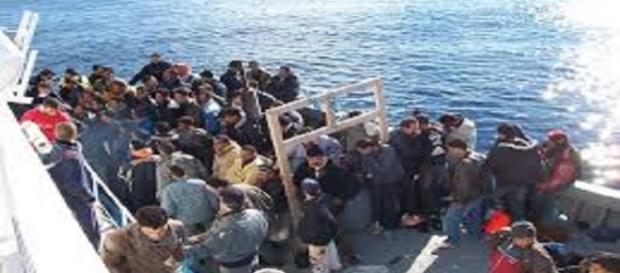 Les immigrés ne sont plus des réfugiés politiques. Les immigrés ne sont plus des réfugiés politiques.