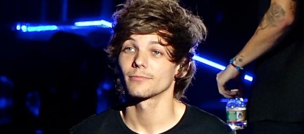 Louis Tomlinson mandou expulsar uma fã. Louis Tomlinson mandou expulsar uma fã.