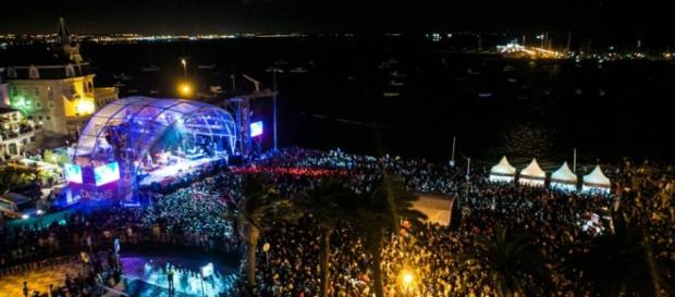 O festival ao rubro na baía de Cascais O festival ao rubro na baía de Cascais