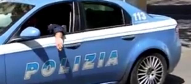 Poliziotti impegnati in un servizio di controllo Poliziotti impegnati in un servizio di controllo