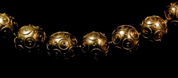 Estas lojas compram e vendem peças de ouro usado. Estas lojas compram e vendem peças de ouro usado.