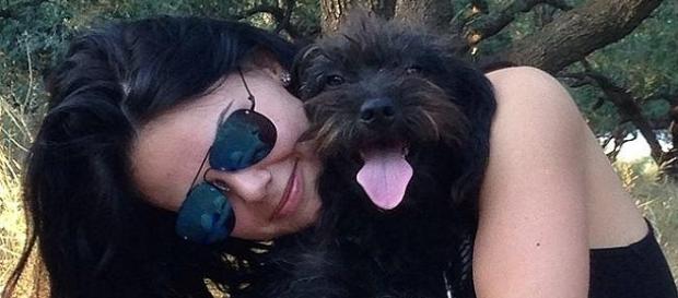 Georgia Bradley con il suo cane randagio Pepe Georgia Bradley con il suo cane randagio Pepe