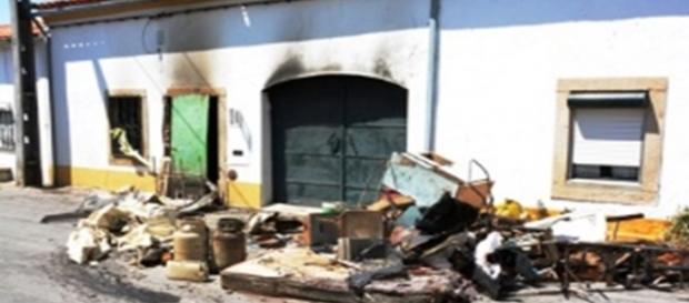 Incêndio urbano seguido de uma violenta explosão. Incêndio urbano seguido de uma violenta explosão.