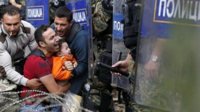 Immagini dei profughi in Macedonia.