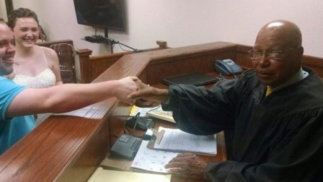 Nozze coattive per una coppia di giovani americani