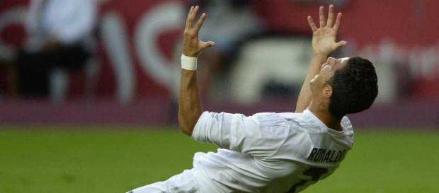 Cristiano desesperado se lamenta. Cristiano desesperado se lamenta.