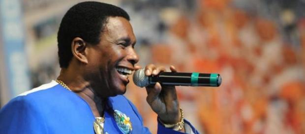 Neguinho da Beija-Flor dá canta para concorrentes Neguinho da Beija-Flor dá canta para concorrentes