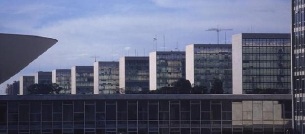 Número de ministérios será reduzido até setembro Número de ministérios será reduzido até setembro