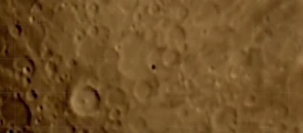 Oggetto non identificato sulla Luna Oggetto non identificato sulla Luna