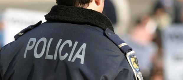 Polícia está a investigar o roubo Polícia está a investigar o roubo