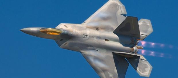 Avion de vânătoare-bombardament F-22 Raptor Avion de vânătoare-bombardament F-22 Raptor
