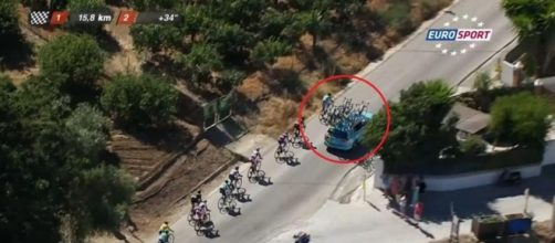 Nibali trascinato dall'ammiraglia della Astana