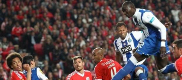 Benfica e FC Porto buscam reforços Benfica e FC Porto buscam reforços