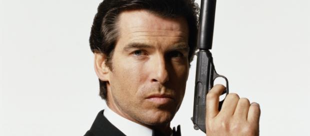 Pierce Brosnan como James Bond Pierce Brosnan como James Bond