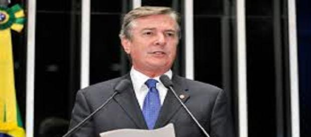 Senador Collor se vinga com acusações Senador Collor se vinga com acusações