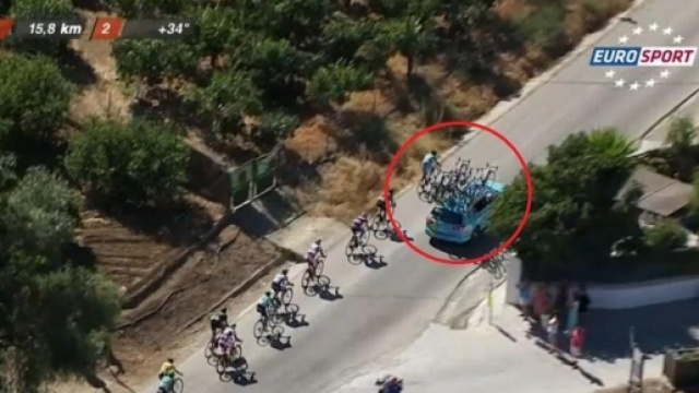 Nibali trascinato dall'ammiraglia della Astana