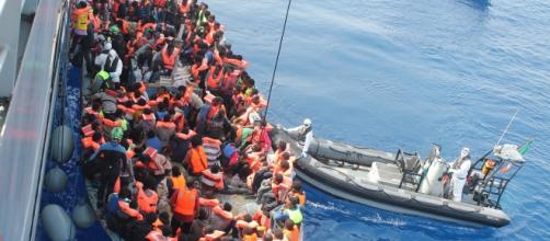 Refugiados que llegan a través del Mediterráneo