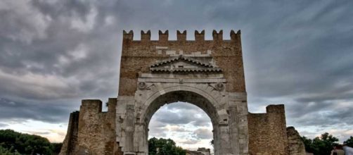 Rimini- Arco di Augusto con nuvole