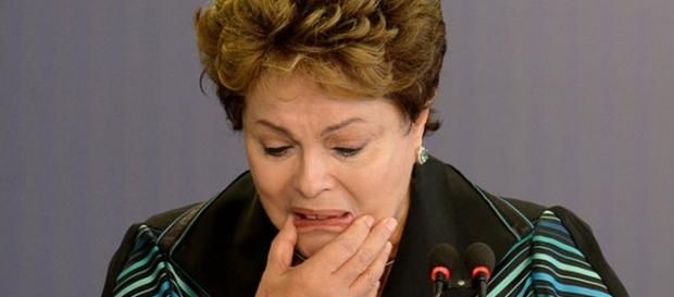 Cadeirante passa a frente e Dilma bate boca Cadeirante passa a frente e Dilma bate boca