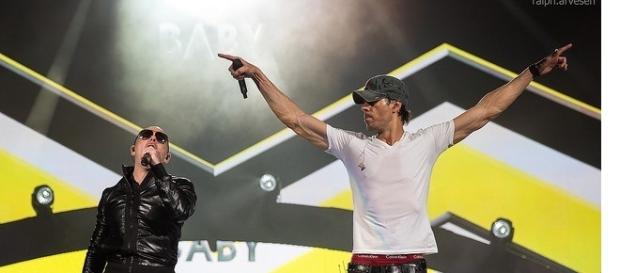 Enrique Iglesias y su Chica de ayer en concierto Enrique Iglesias y su Chica de ayer en concierto