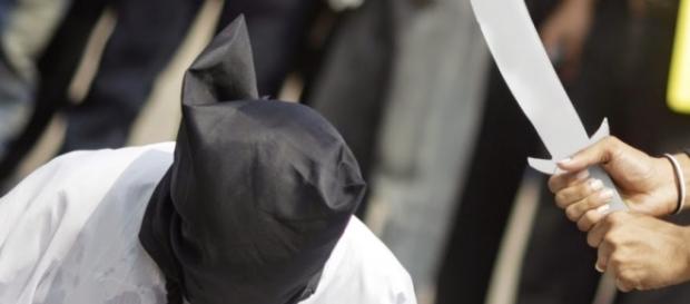 Le decapitazioni in piazza sono molto frequenti. Le decapitazioni in piazza sono molto frequenti.