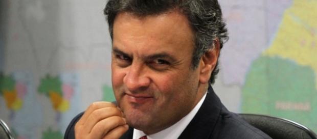 Supostos e-mails de Aécio Neves pedindo fortunas Supostos e-mails de Aécio Neves pedindo fortunas
